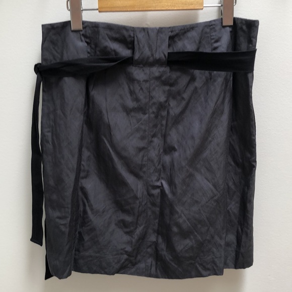 Banana Republic - Crinkly grey skirt with fabric belt - hint of shine - … - Picture 2 of 7
